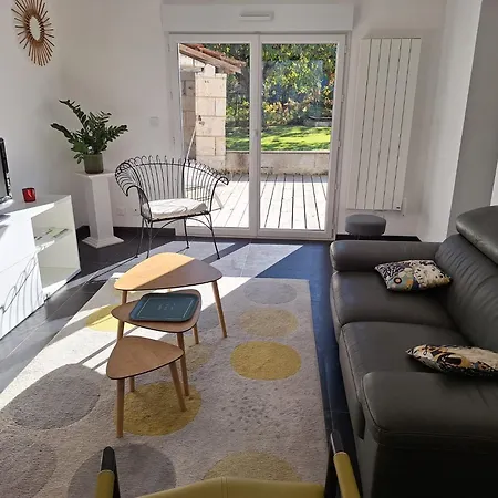 Charmante Maison Au Calme Avec Jardin بيت للعطل *